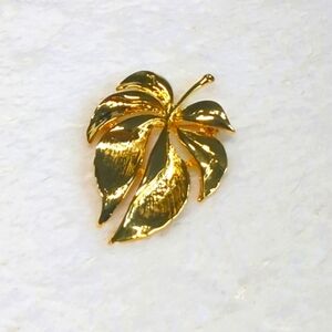 Vintage Goldtone Philadendron Leaf Brooche